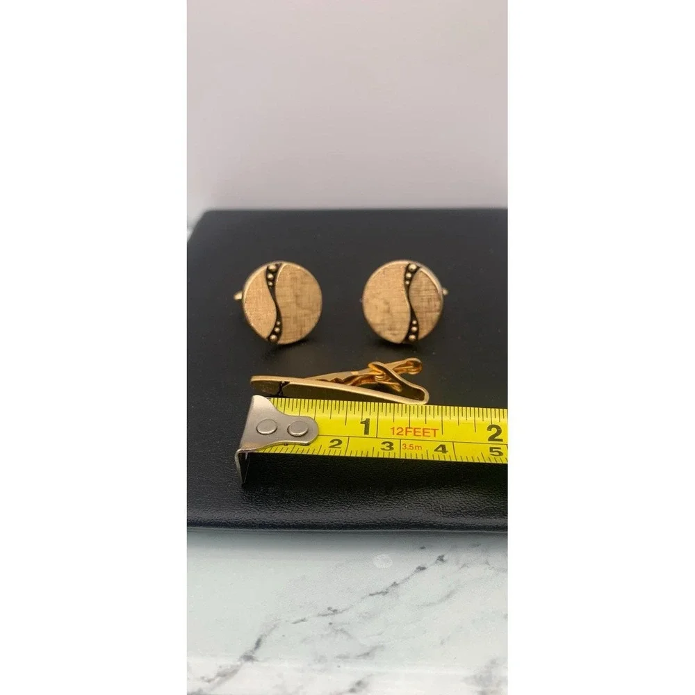 Vintage Swank Textured Gold Tone Cufflinks And Tie Clip Set Classic